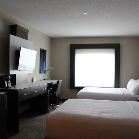 Holiday Inn Express & Suites Cold Lake By Ihg Exterior foto