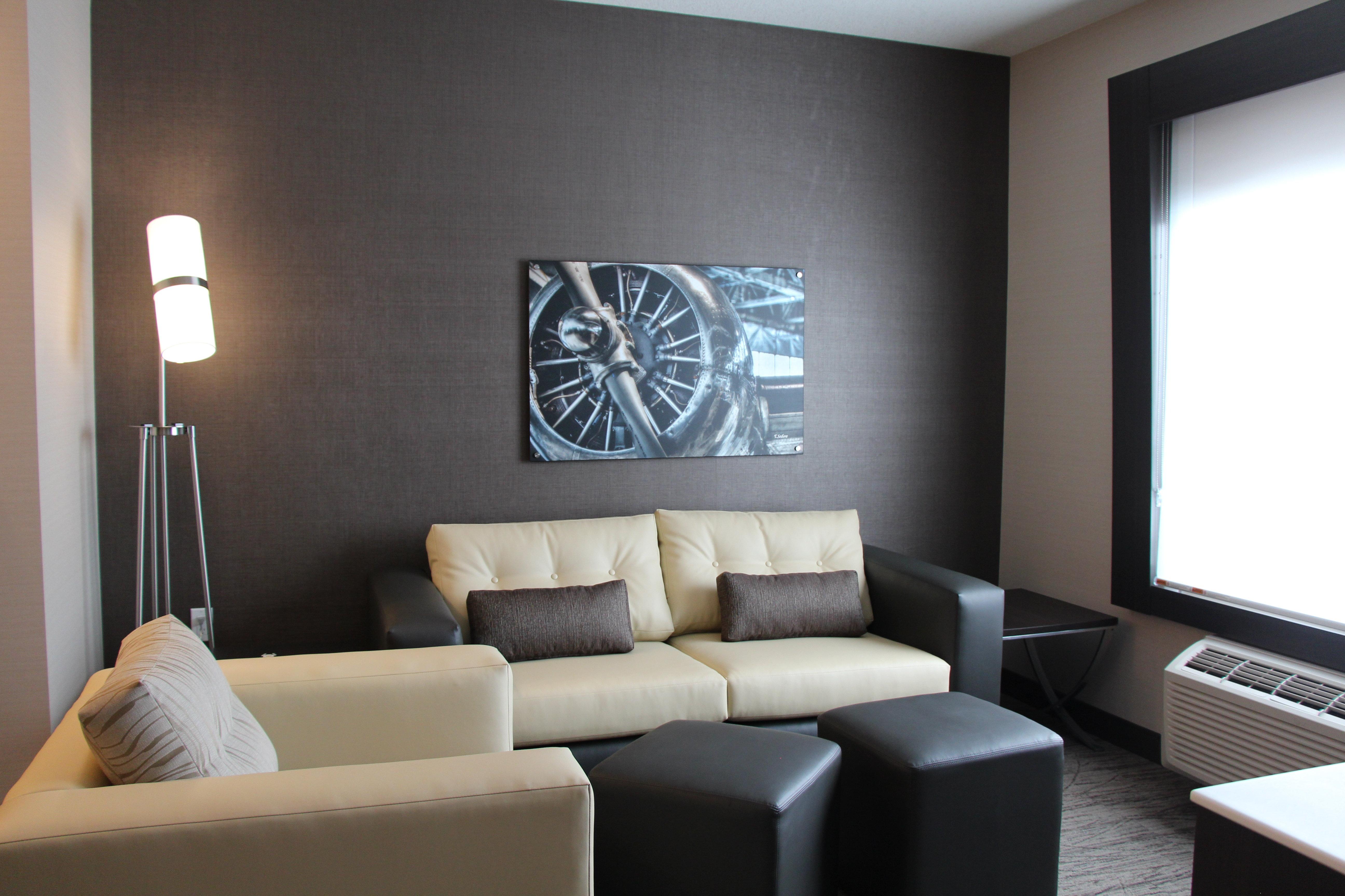 Holiday Inn Express & Suites Cold Lake By Ihg Exterior foto