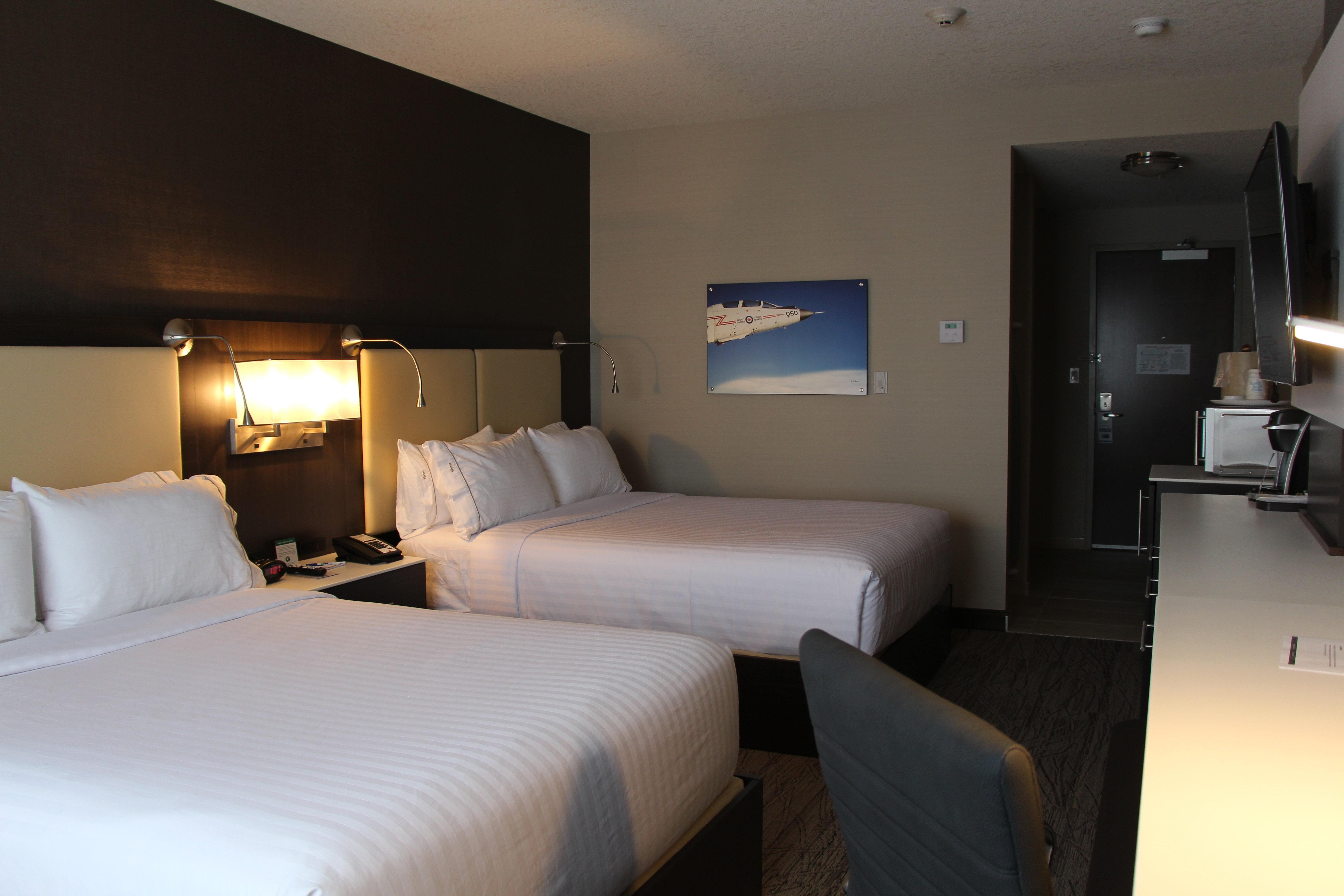 Holiday Inn Express & Suites Cold Lake By Ihg Exterior foto