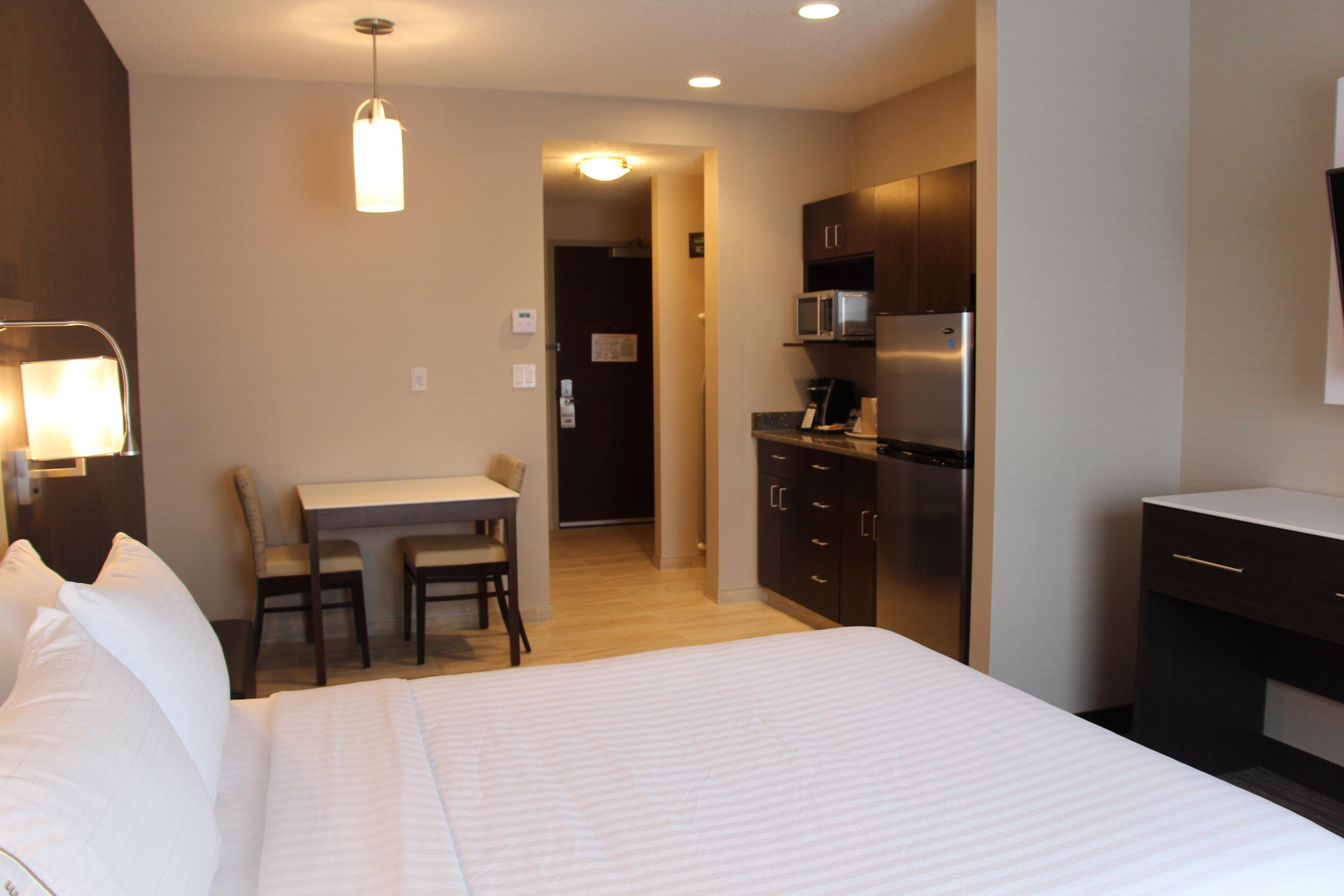 Holiday Inn Express & Suites Cold Lake By Ihg Exterior foto