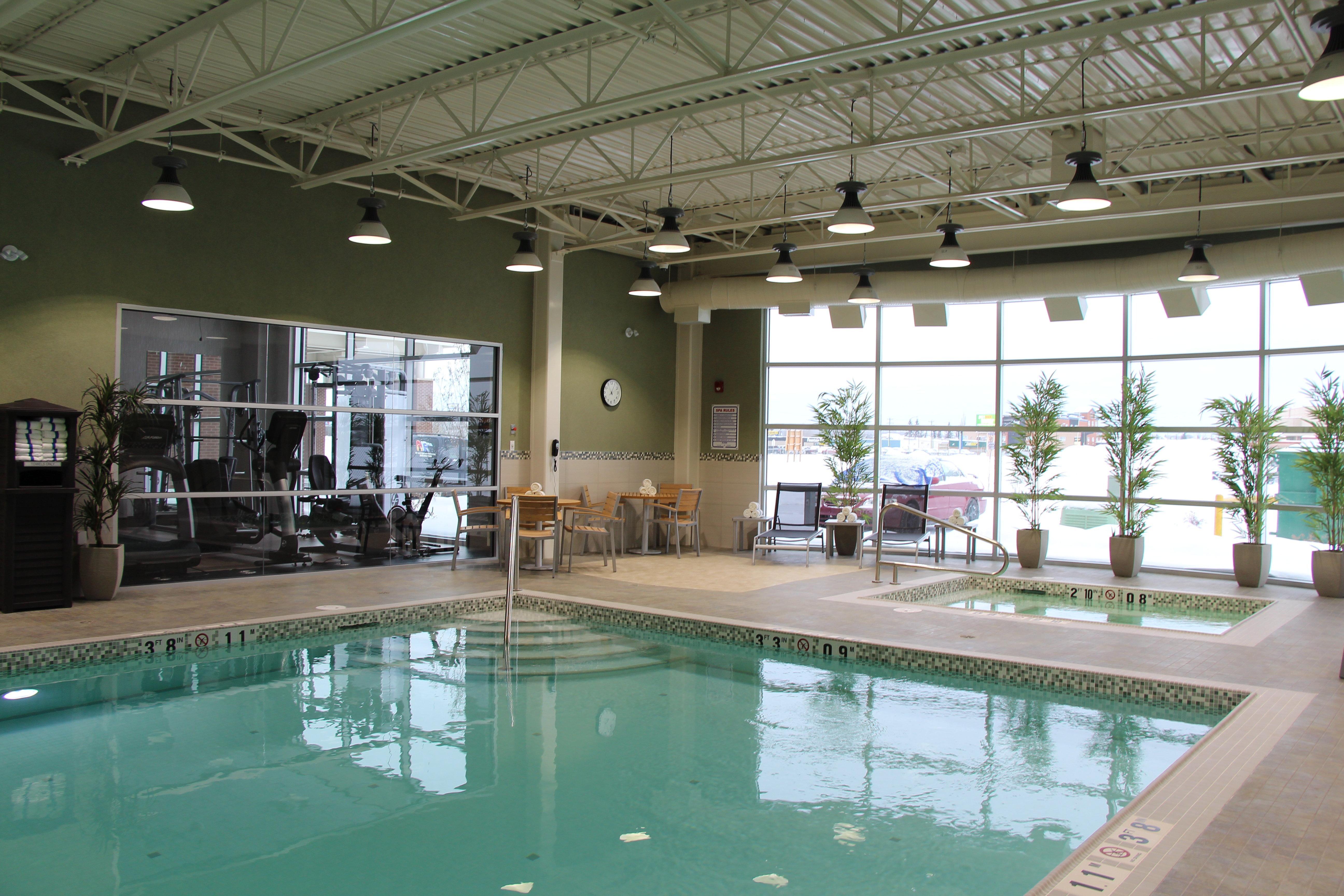 Holiday Inn Express & Suites Cold Lake By Ihg Exterior foto