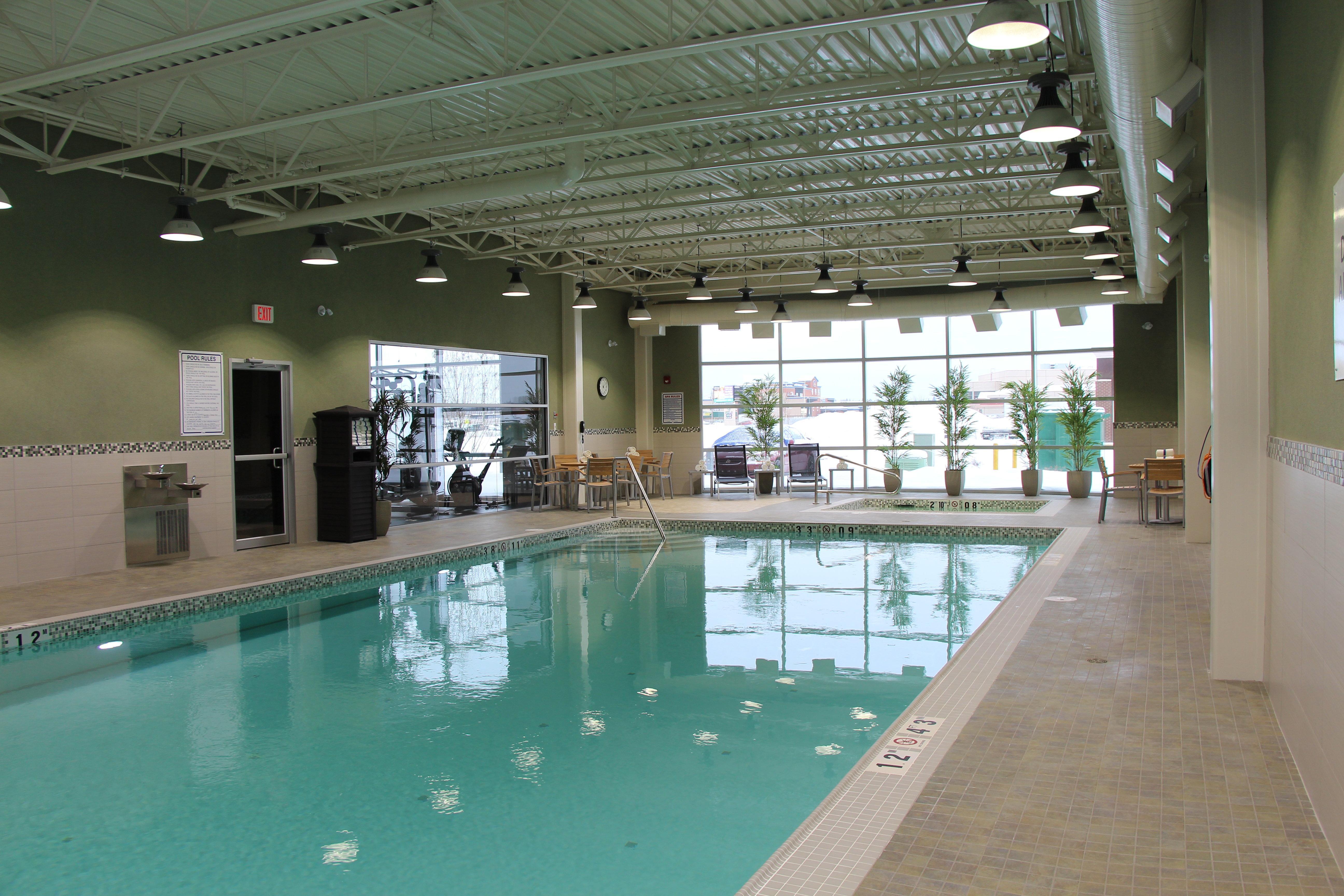Holiday Inn Express & Suites Cold Lake By Ihg Exterior foto