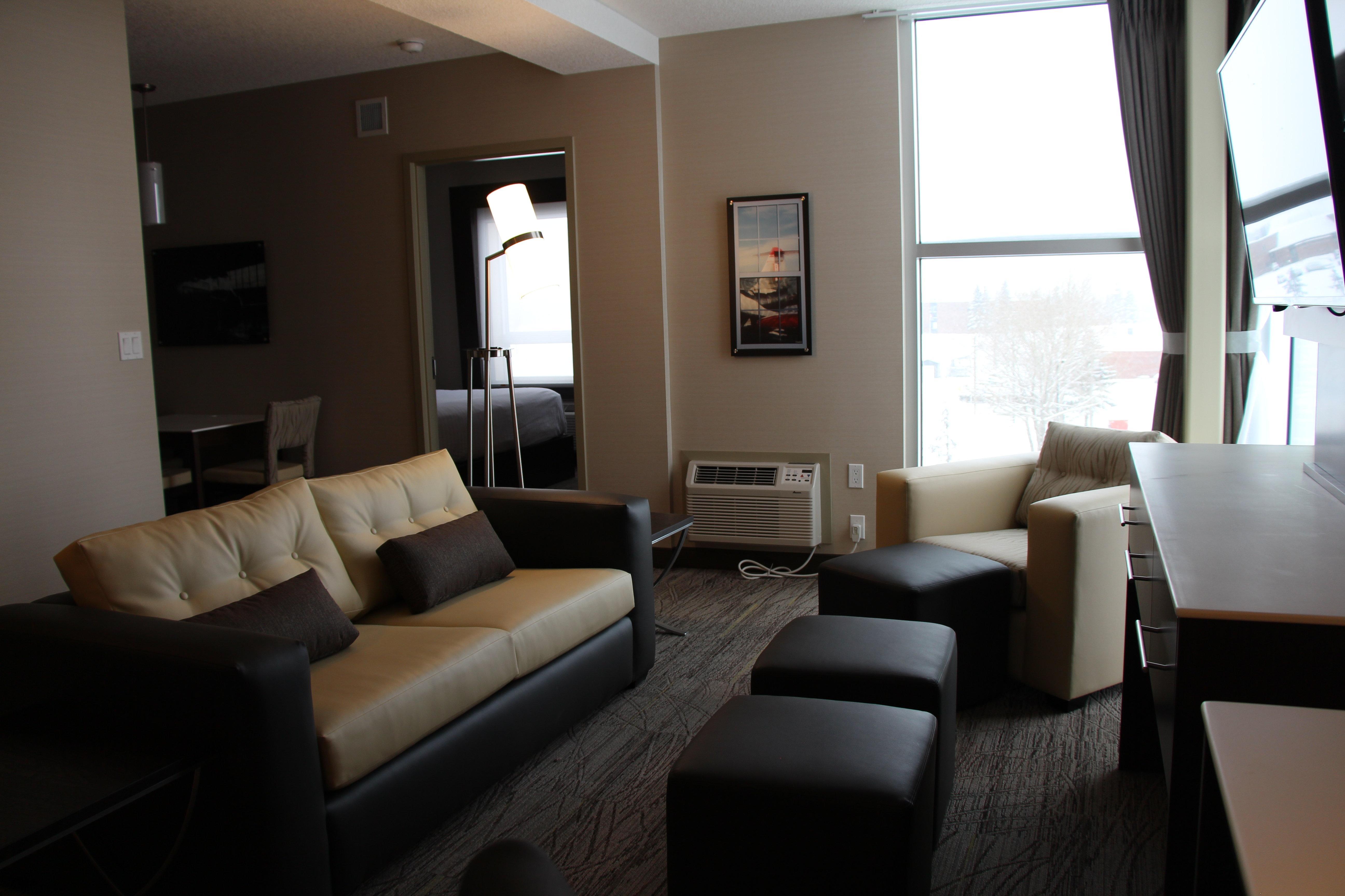 Holiday Inn Express & Suites Cold Lake By Ihg Exterior foto