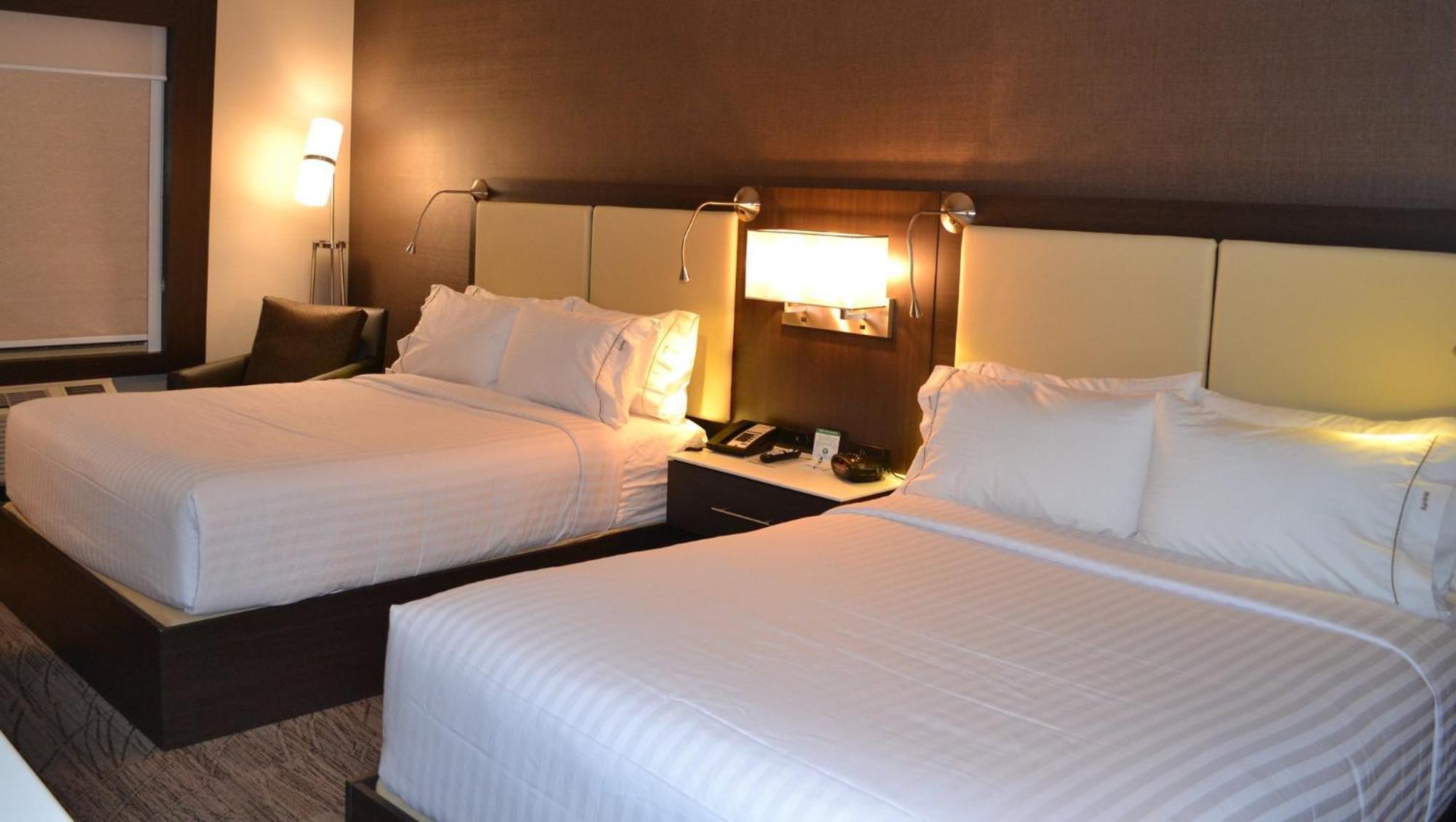 Holiday Inn Express & Suites Cold Lake By Ihg Exterior foto