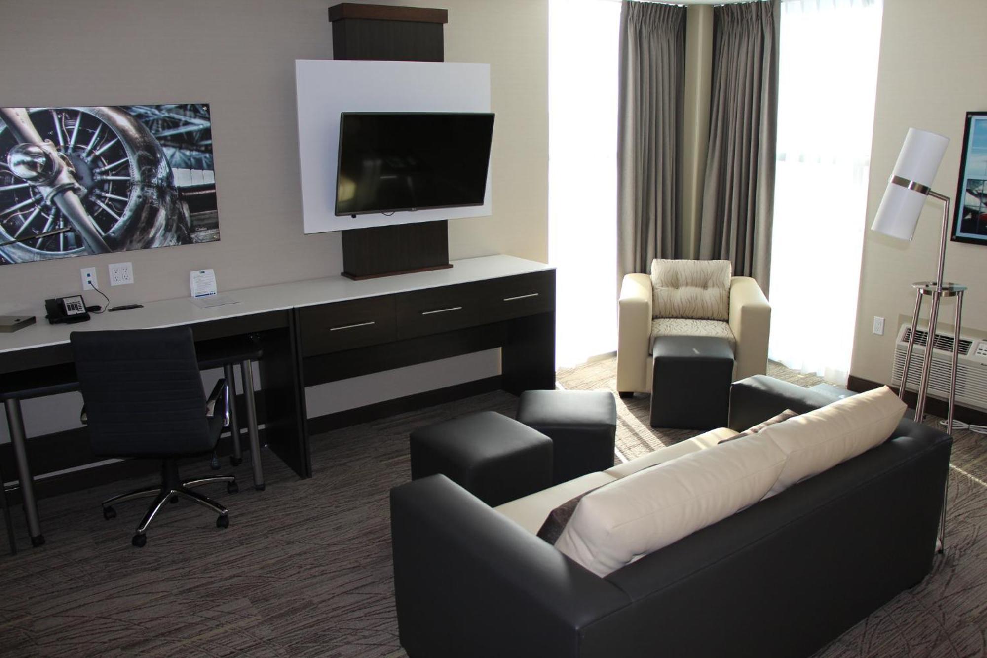 Holiday Inn Express & Suites Cold Lake By Ihg Exterior foto