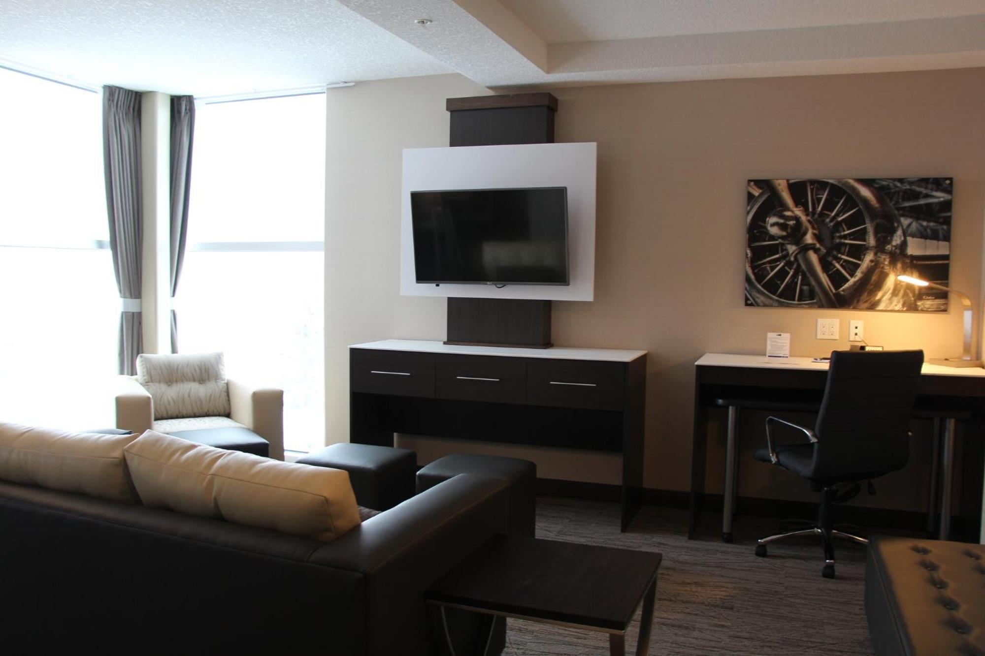 Holiday Inn Express & Suites Cold Lake By Ihg Exterior foto