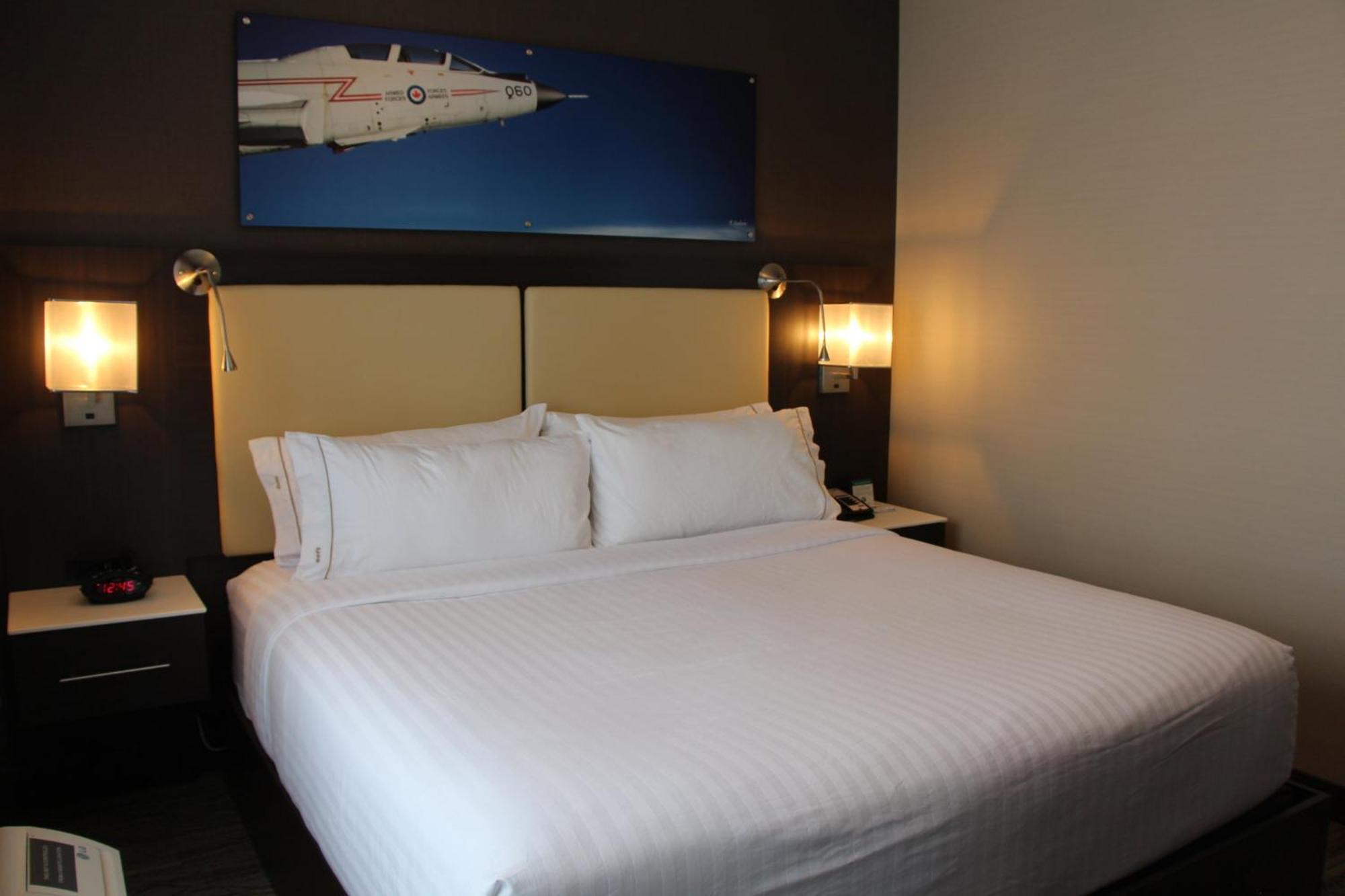 Holiday Inn Express & Suites Cold Lake By Ihg Exterior foto